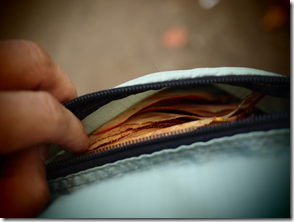 財布には浅津がいっぱいですよ。